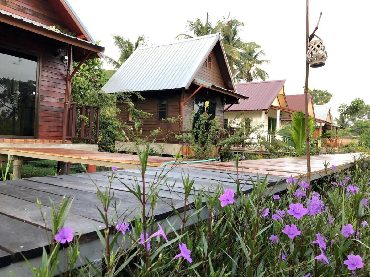 Baan Thung Home Stay Prasat Exteriör bild